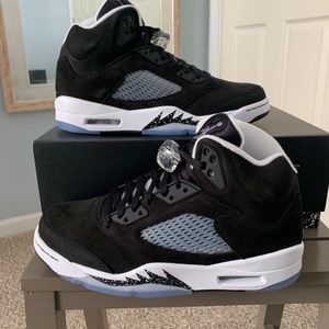 🛑🛑SOLD🛑🛑Air Jordan 5 Retro Moonlight (2021)